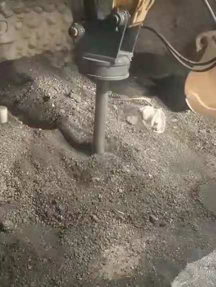 公鐵兩用挖掘機(jī)（旋轉(zhuǎn)器松砟器）
