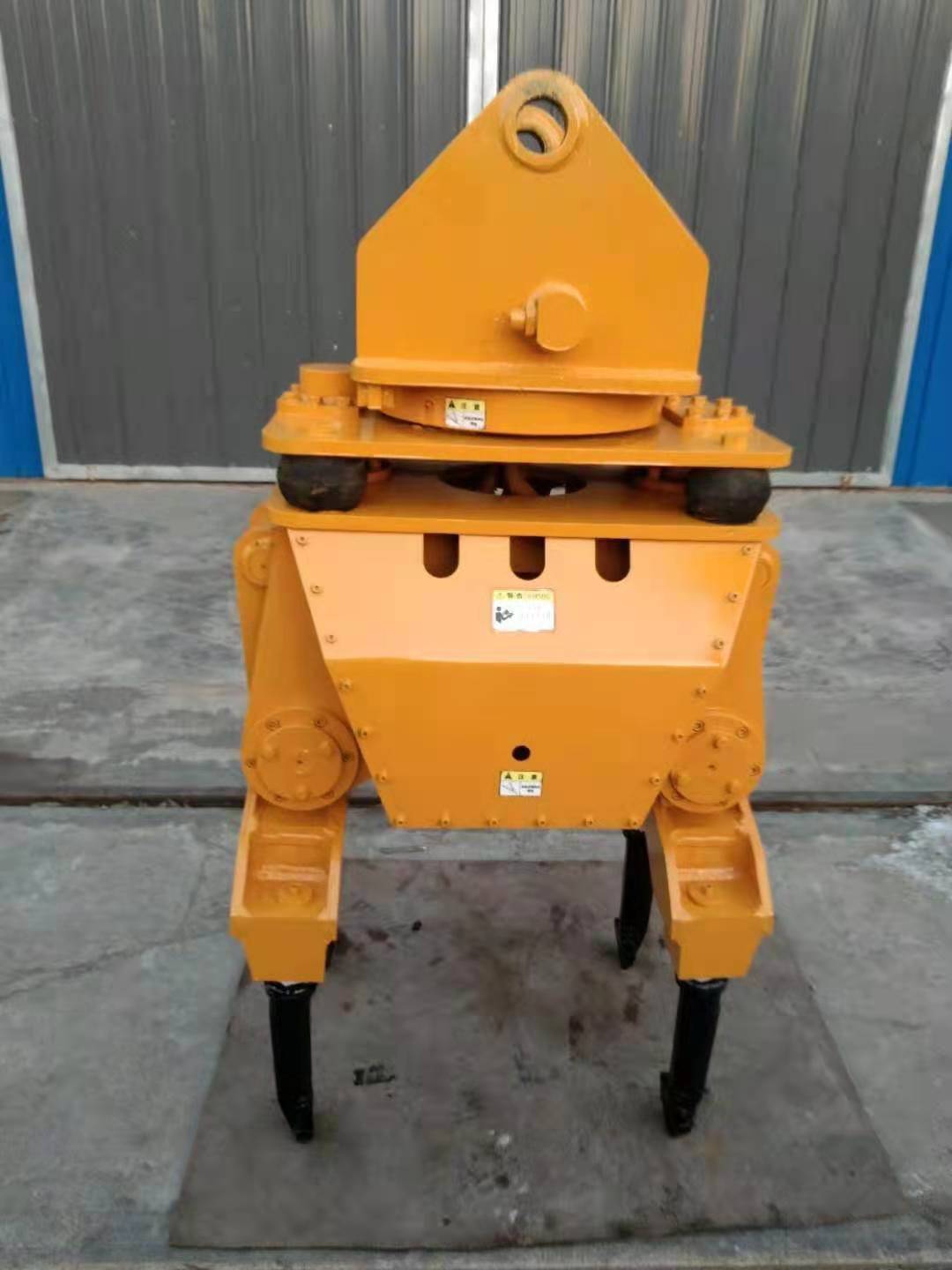 公鐵兩用挖掘機(jī)（搗固機(jī)）