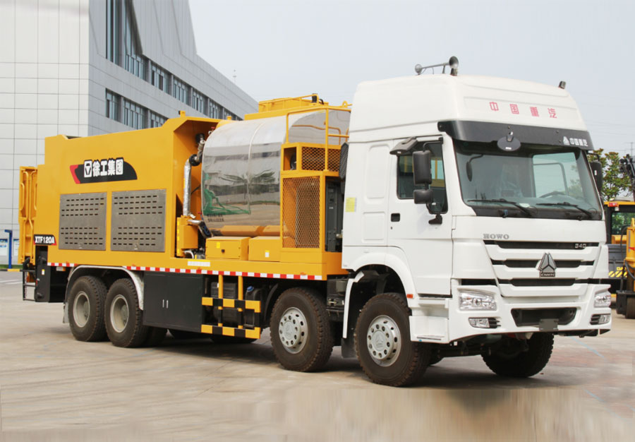靈川XTF120A 同步碎石封層車(chē)